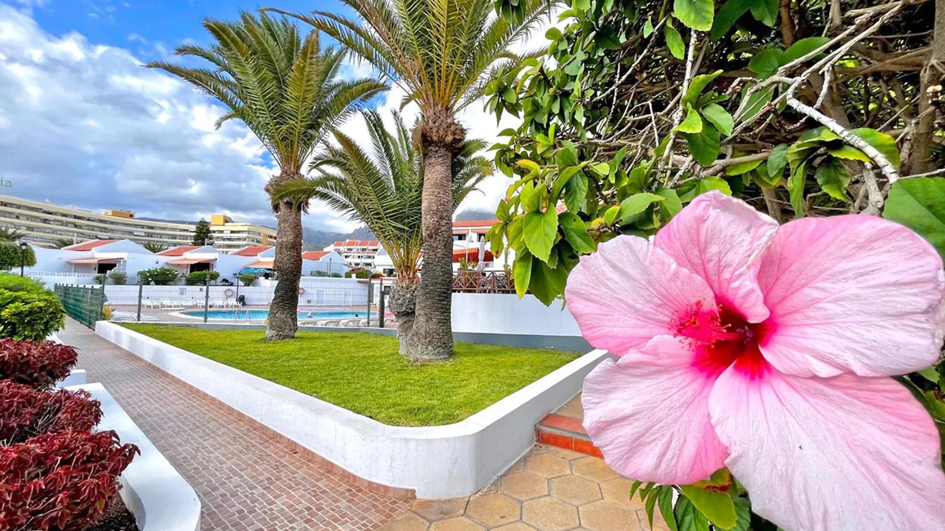 Διαμέρισμα At The Beach, Sunny Bungalow & 2 Heated Pools, Large Terrace, In Costa Adeje